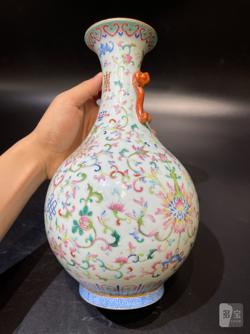 清道光 洋彩吉庆有余纹双如意耳瓶 - 图8